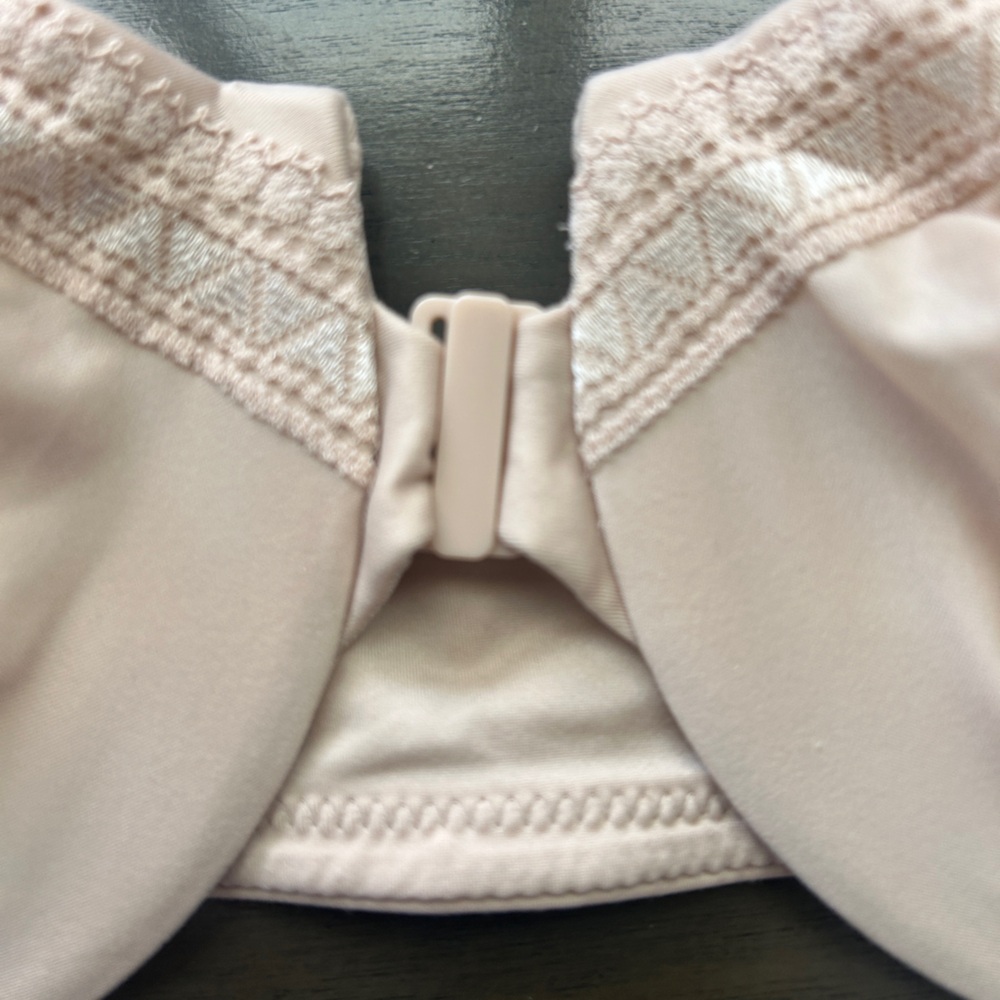 Wacoal Women's Bra 40C - Picture 7 of 8